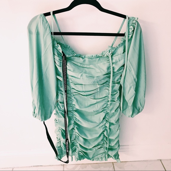 PRETTYLITTLETHING ROUCHED OFF THE SHOULDER DRESS - Picture 4 of 7